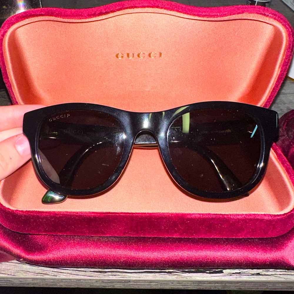 never used gucci sunglasses !!!